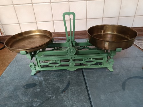 Alte waage mit - alte, gewichten